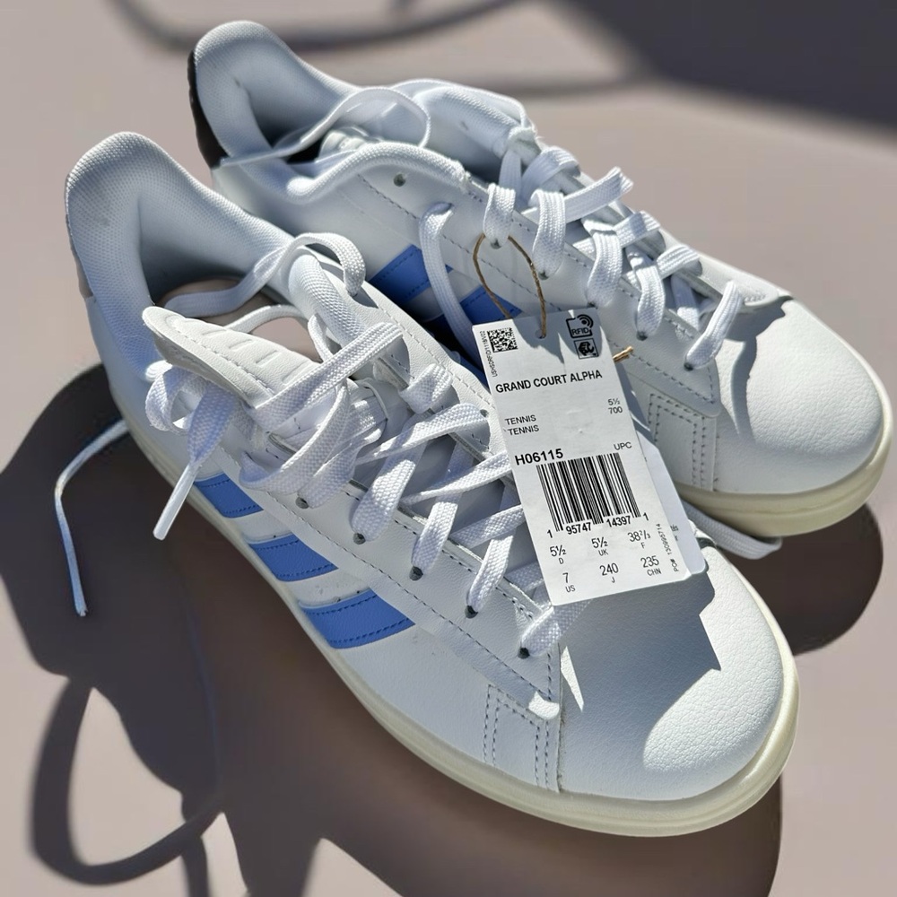 Adidas Grand Court Alpha NWT•Size 7• white Leather. Super comfy and cute